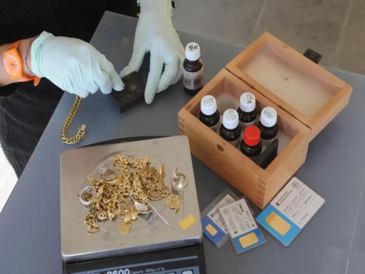 How to test gold authenticity at home, test good gold at home, how to know gold is real